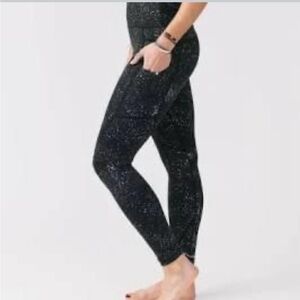 Black Reflective Pocket Light n Tight Hi-rise 7/8 24” Size 6-8.